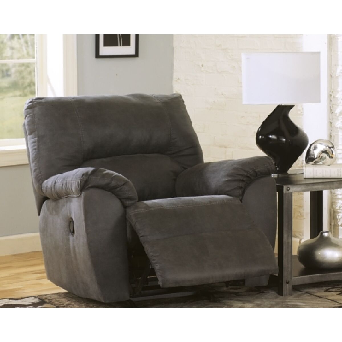Tambo Recliner - Image 4
