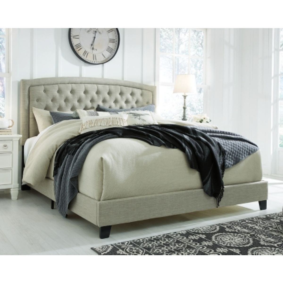 Jerary Queen Upholstered Bed - Image 3