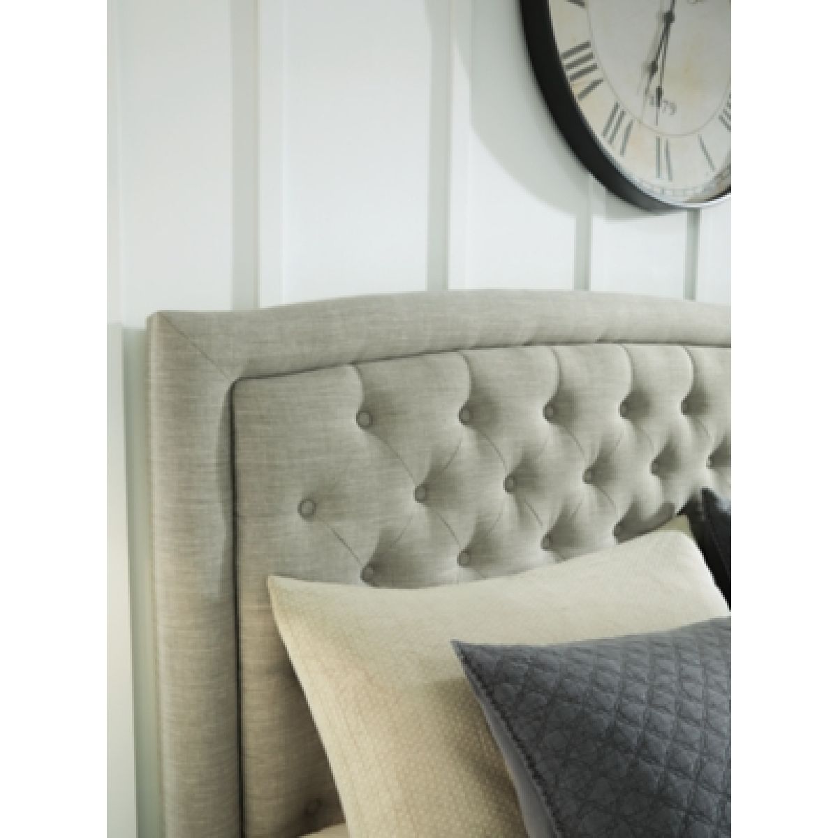 Jerary Queen Upholstered Bed - Image 6