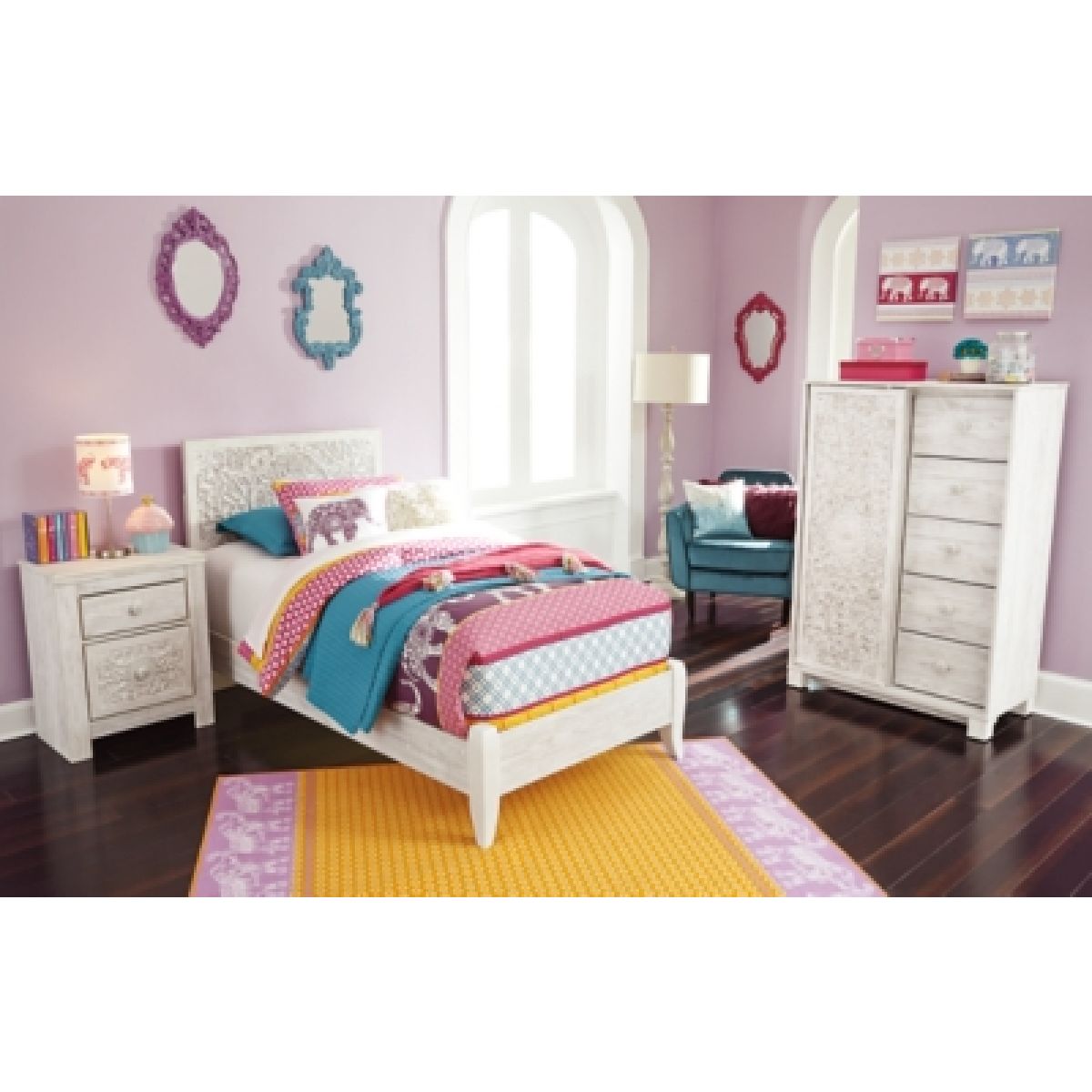 Paxberry Nightstand - Image 9