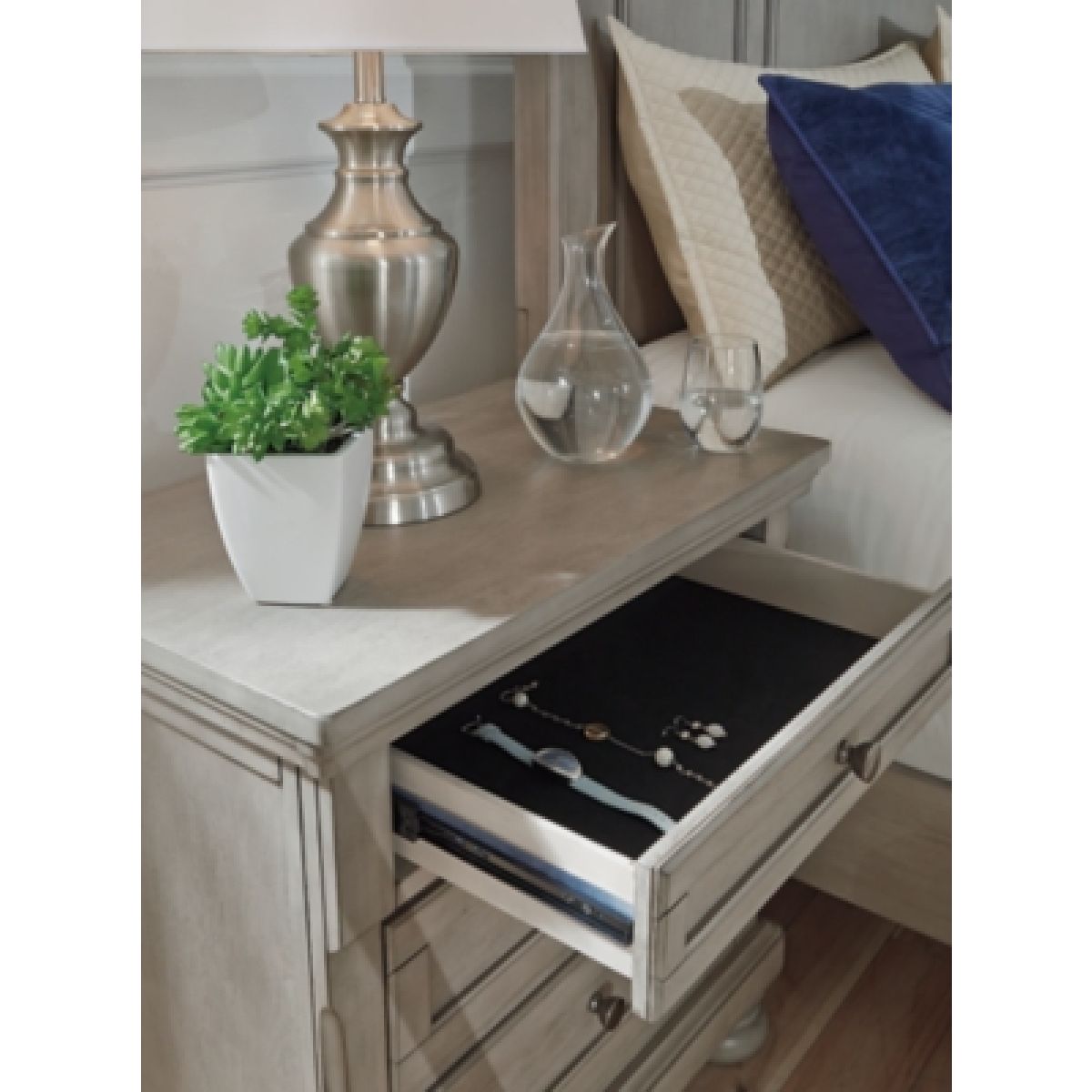 Lettner Nightstand - Image 4