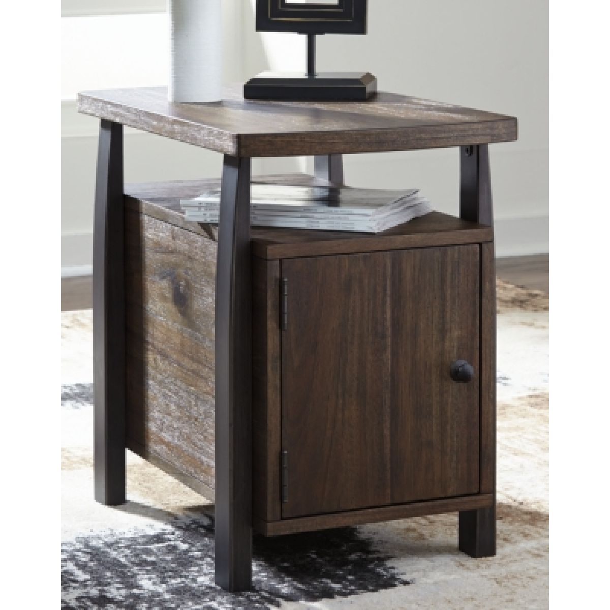 Vailbry Chairside End Table - Image 3