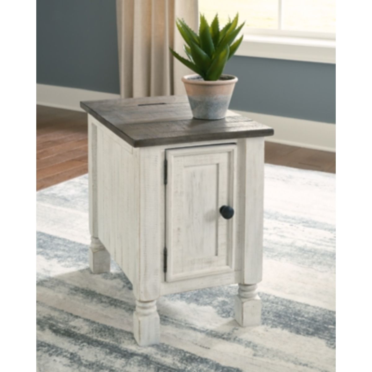 Havalance Chairside End Table - Image 3