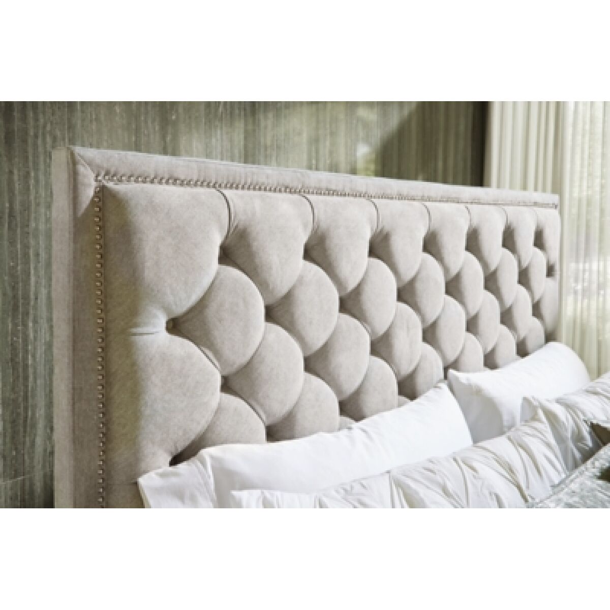 Bellvern Upholstered Bedroom - Image 3