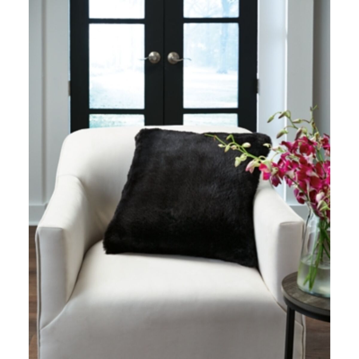 Gariland Pillow - Image 3