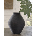 Hannela Vase