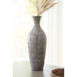 Brockwich Vase - Image 3