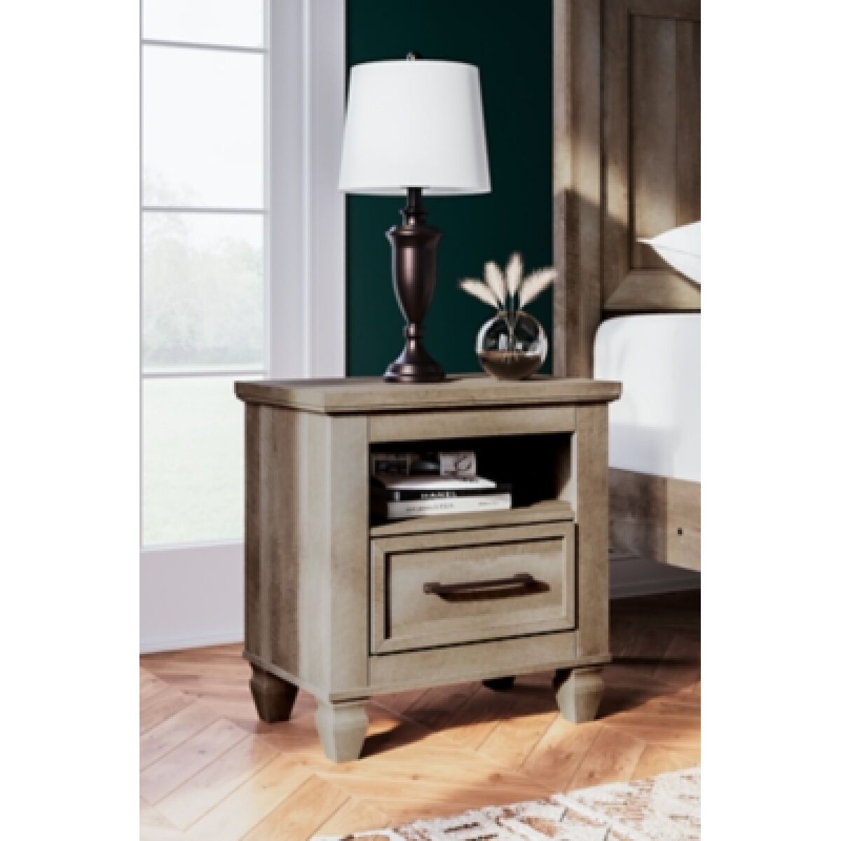 Yarbeck Nightstand - Image 3