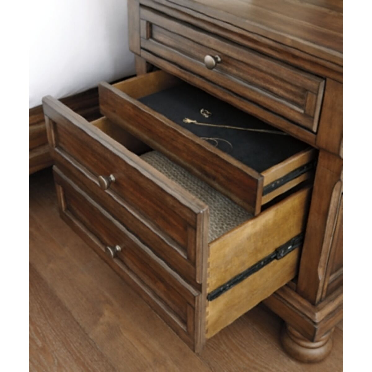 Flynnter Nightstand - Image 4