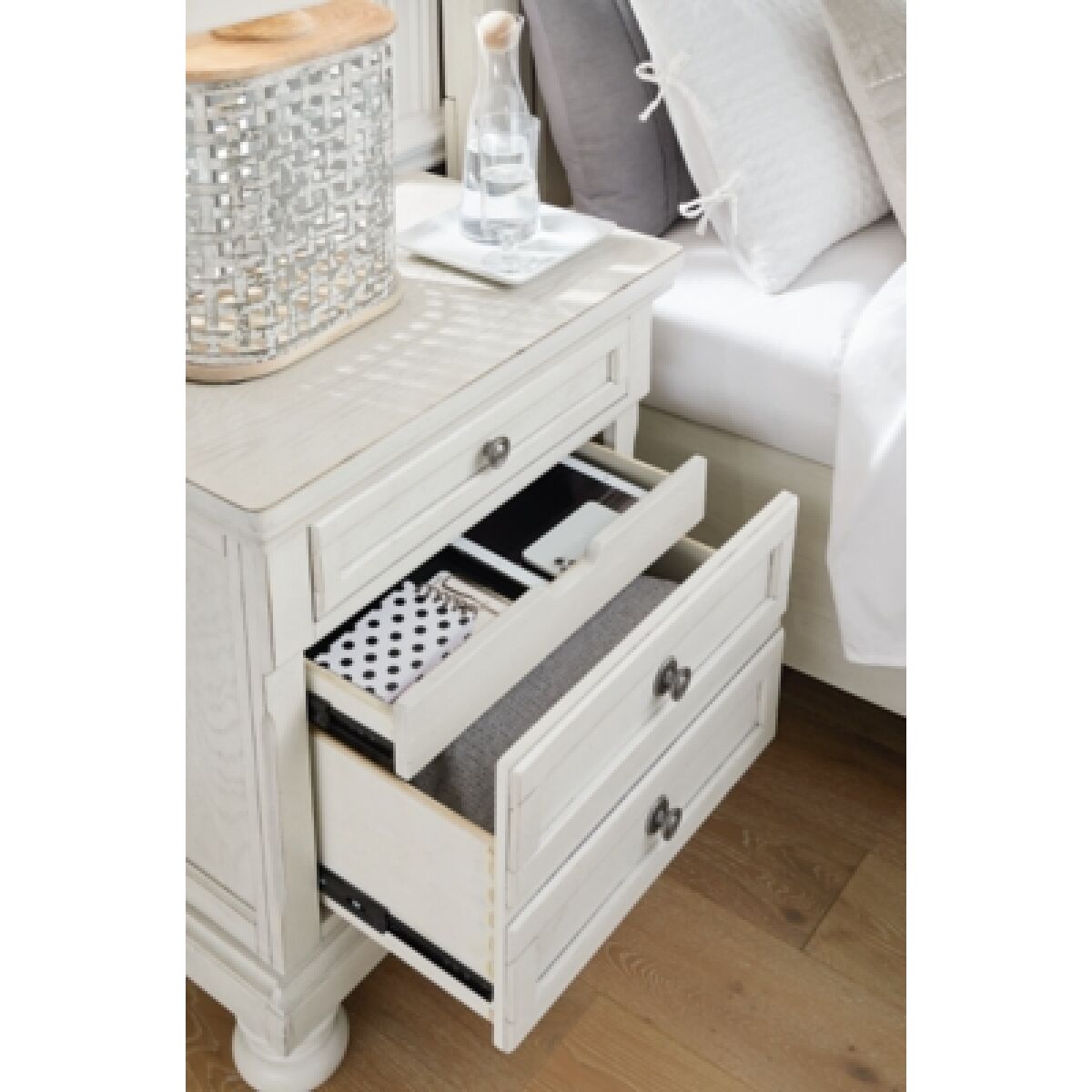 Robbinsdale Nightstand - Image 7