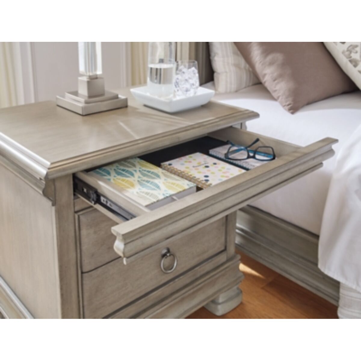 Lexorne Nightstand - Image 11