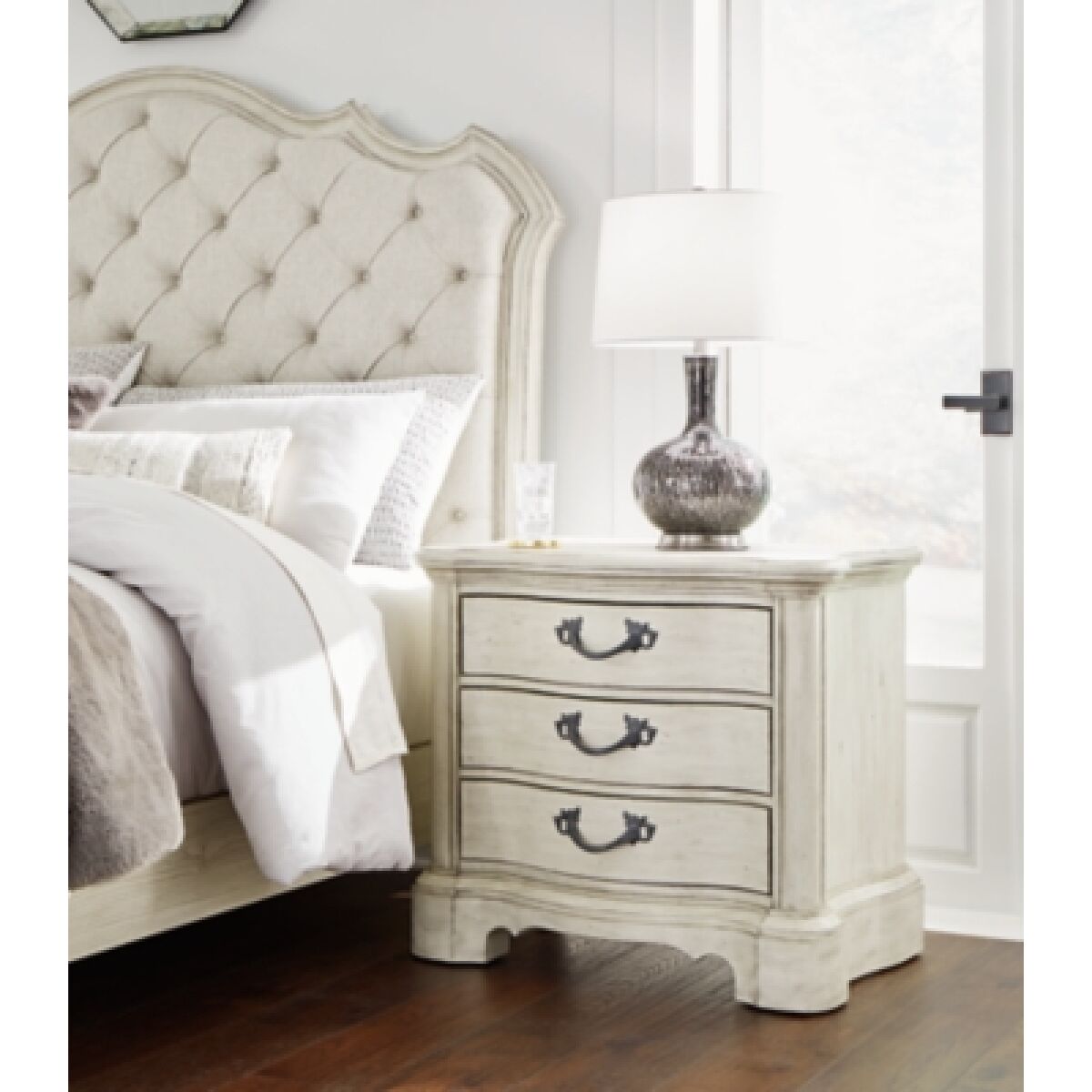 Arlendyne Nightstand - Image 3