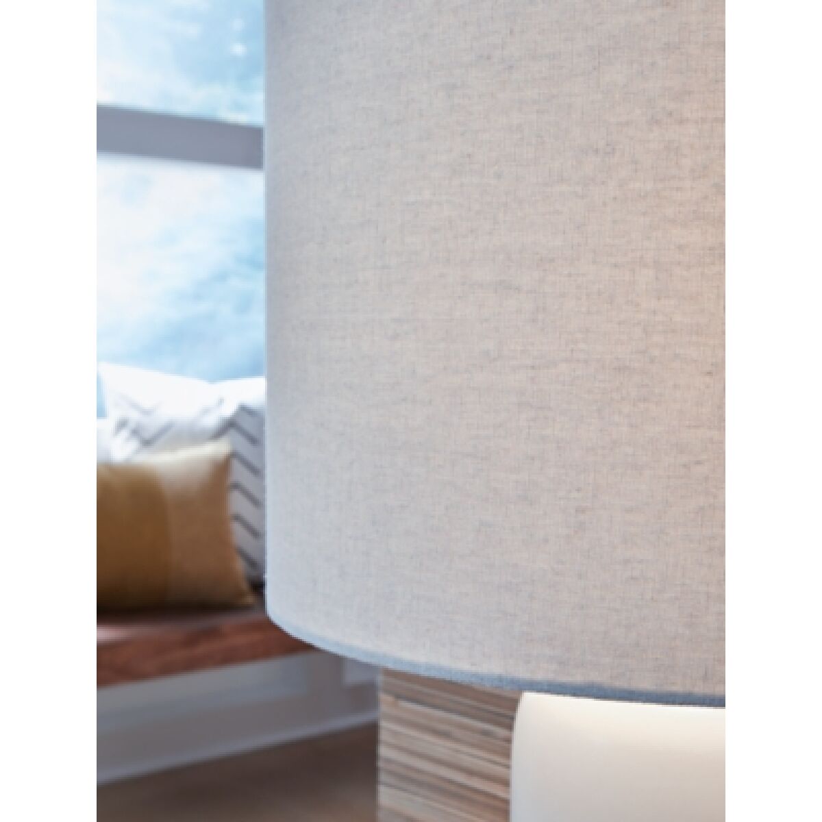 Lemrich Table Lamp - Image 4