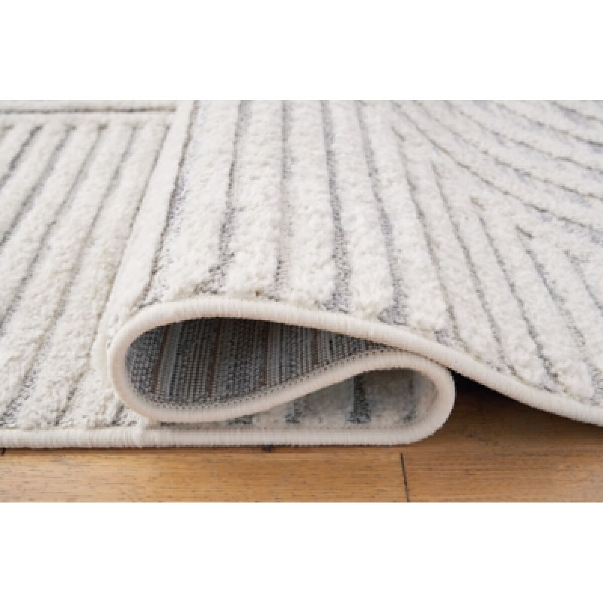 Lambworth 5'3" x 7' Rug - Image 5