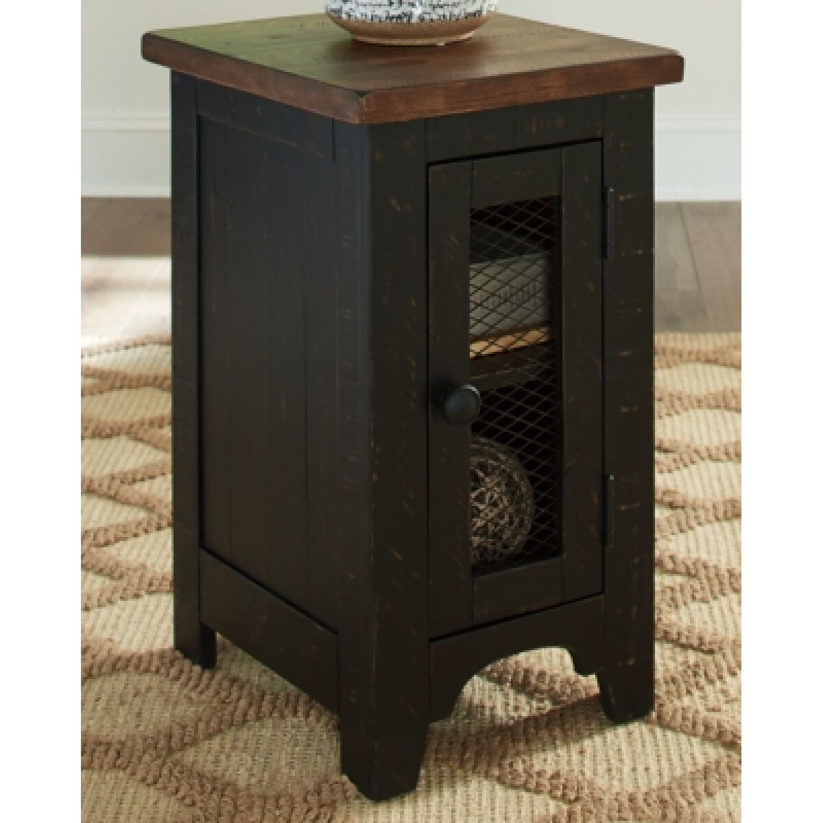 Valebeck Chairside End Table - Image 3