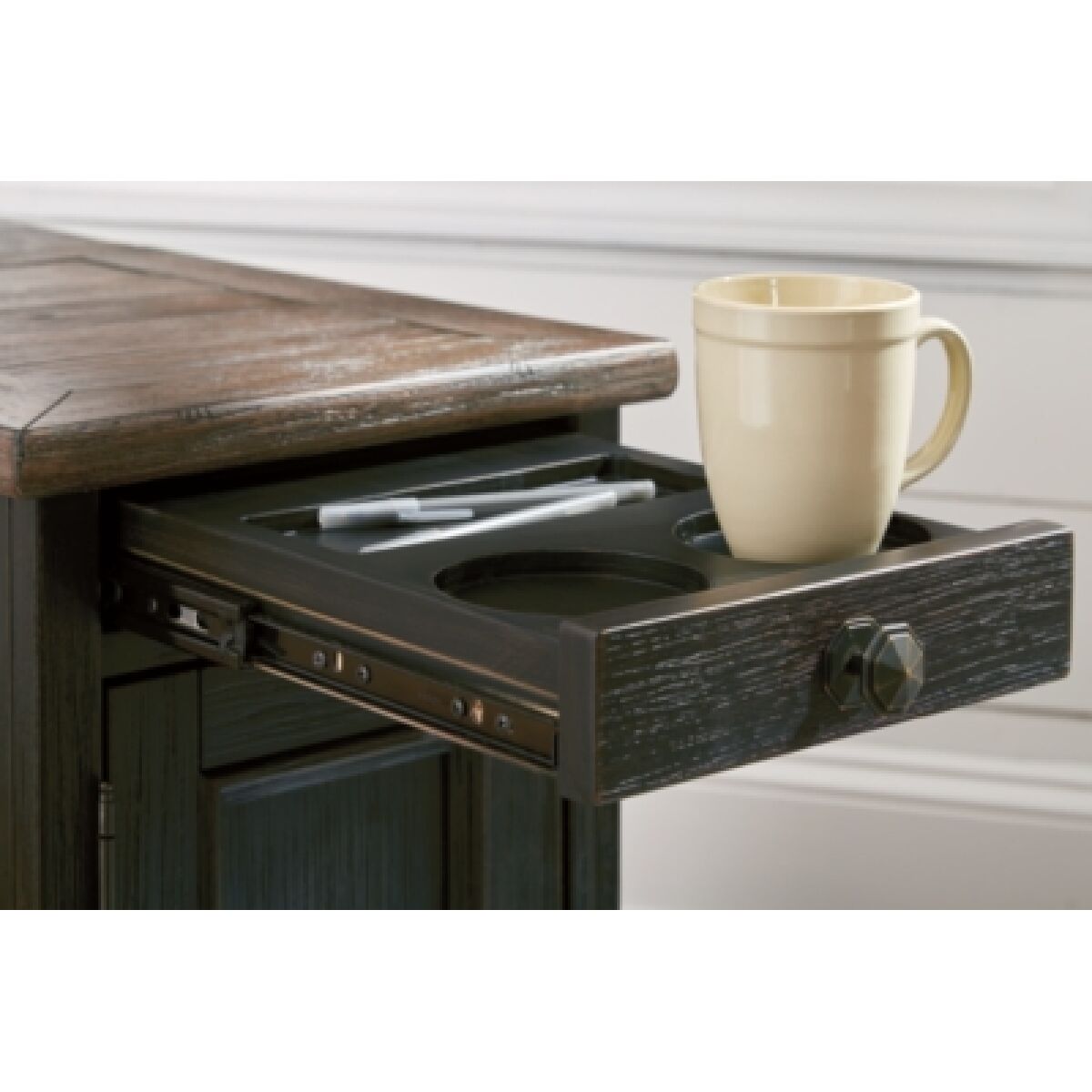 Tyler Creek Chairside End Table with USB Ports & Outlets - Image 11