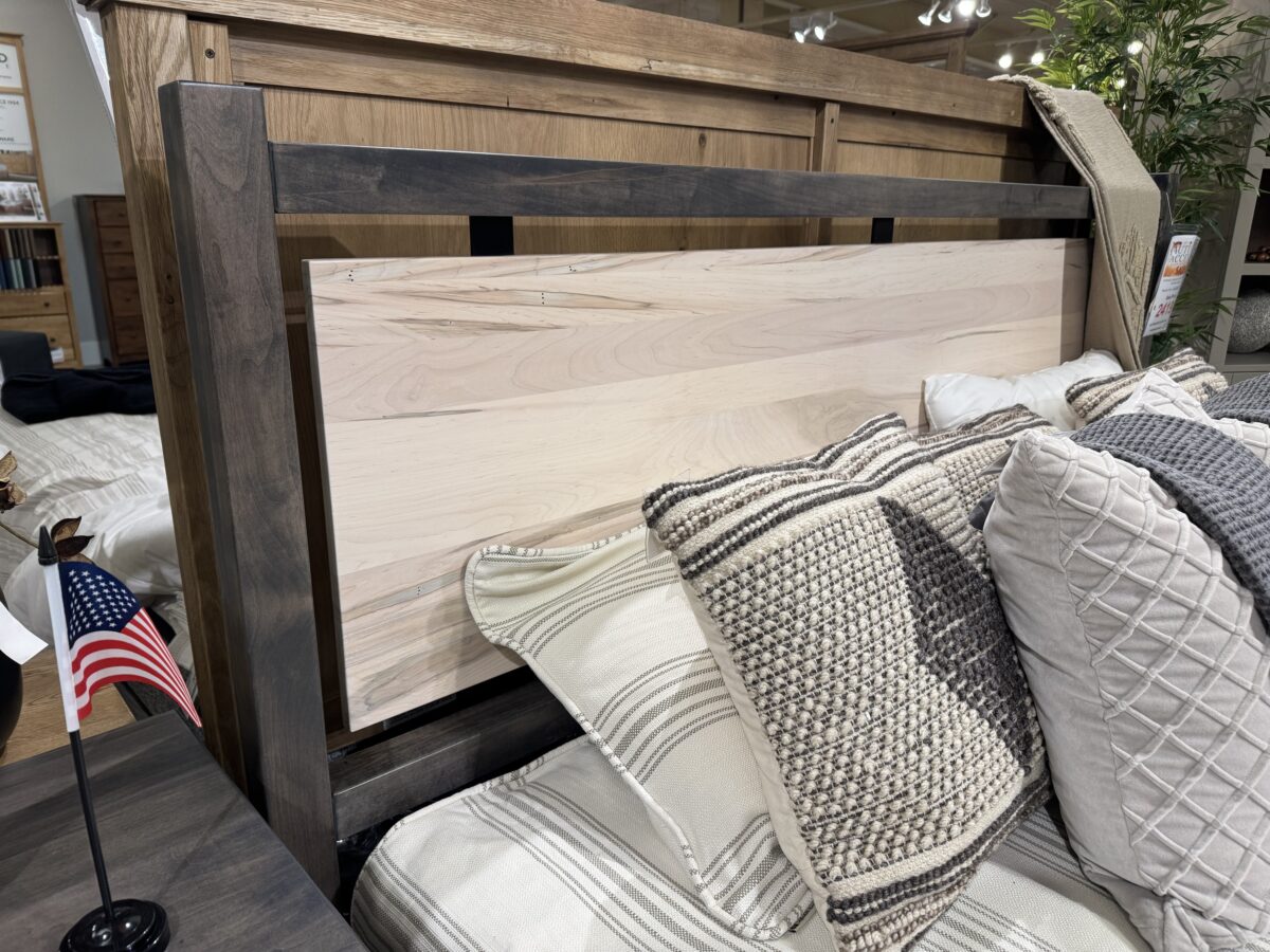 King Amish Bedroom Set - Image 3