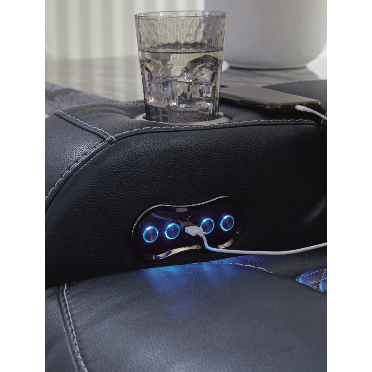 Fyne-Dyme Power Reclining Loveseat with Console - Image 12
