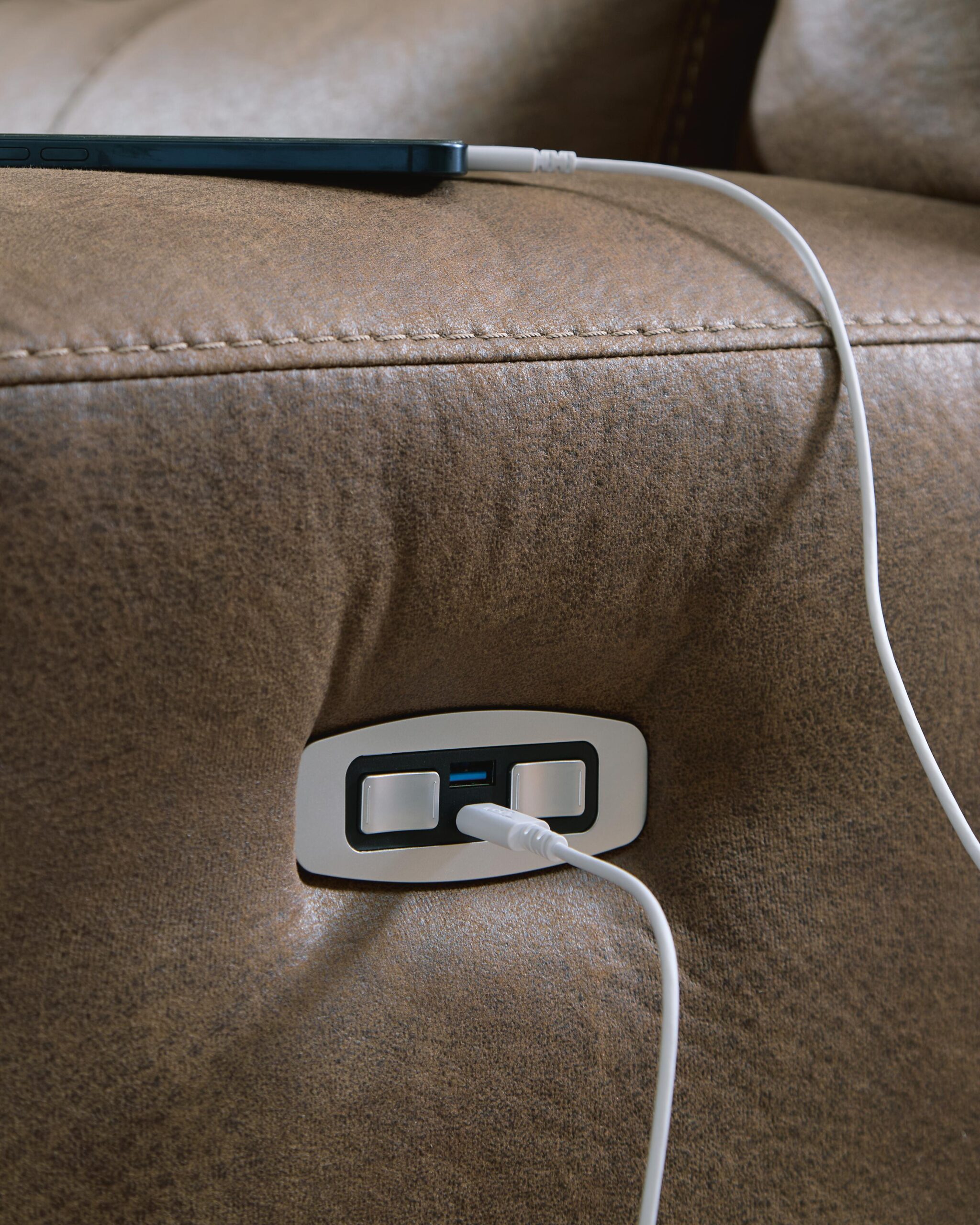 Beckley Place Power Reclining Sofa - Image 9